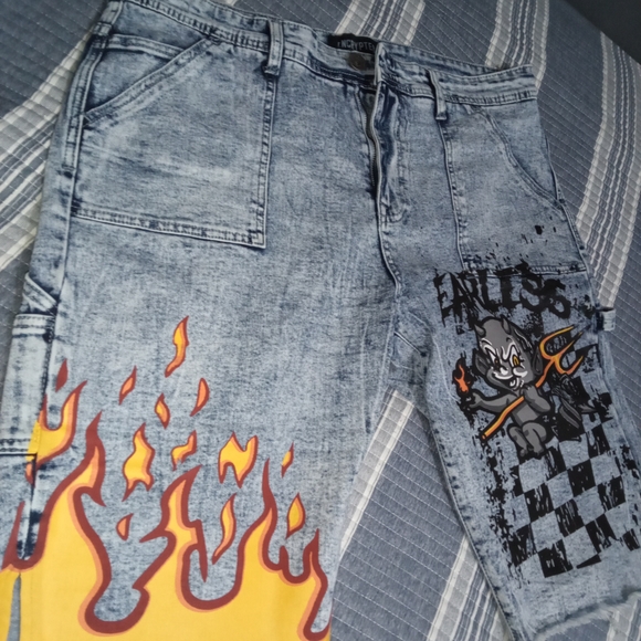 Encrypted Graphic Flame Print Jean Short - Picture 1 of 5